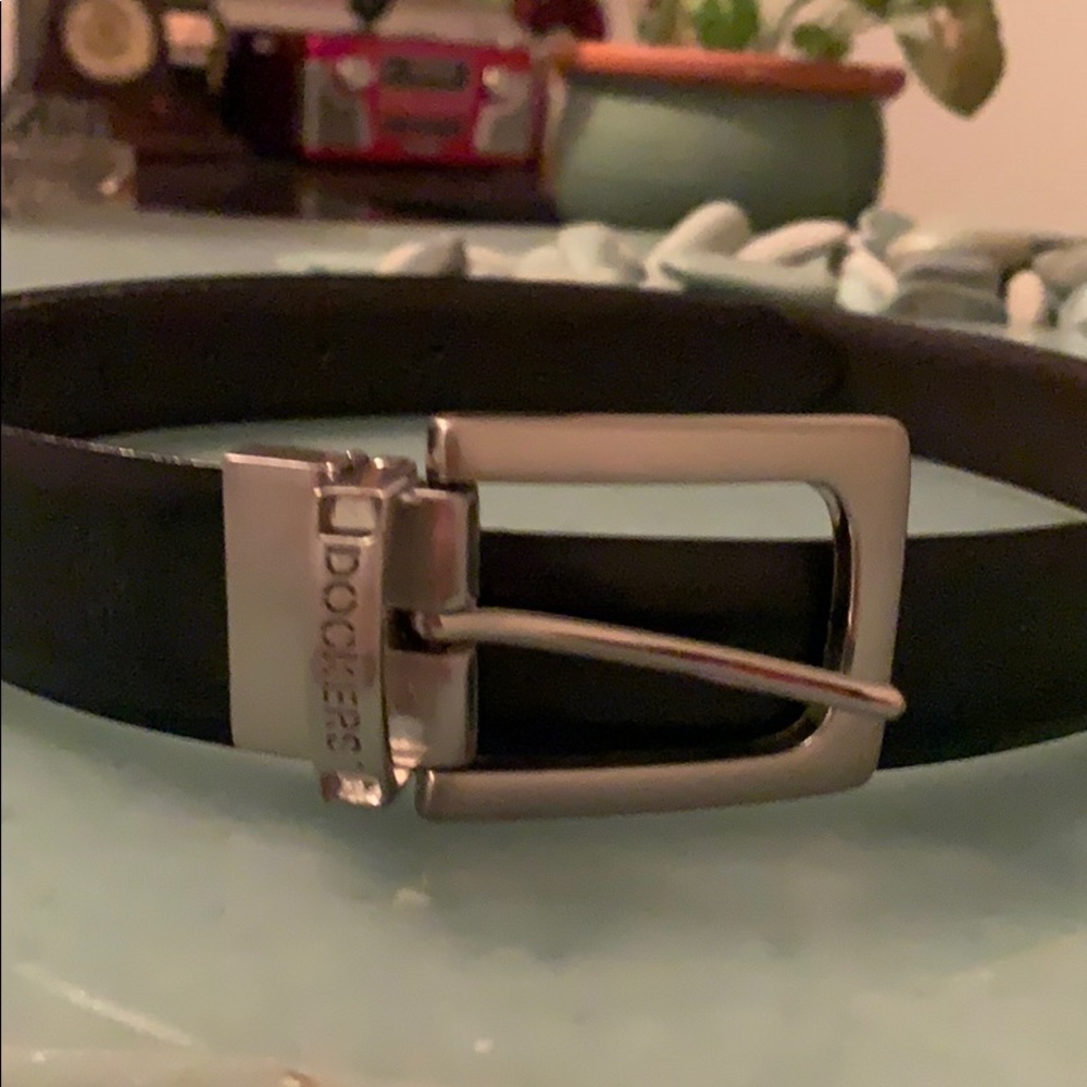 Dockers black leather belt with chrome buckle - Picture 2 of 4